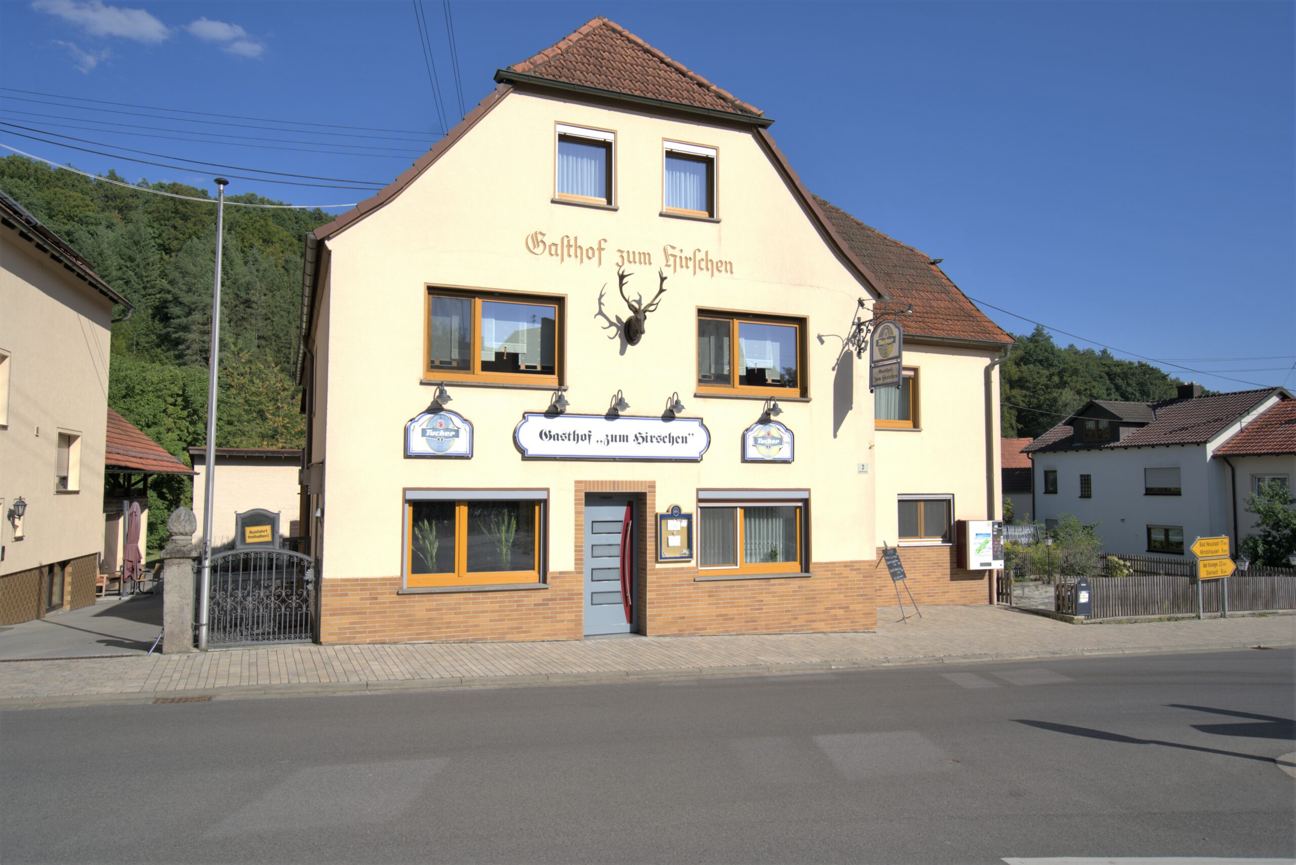 Gaststätte mit Fremdenzimmern, Wohnung und Garten in 97657 Schmalwasser