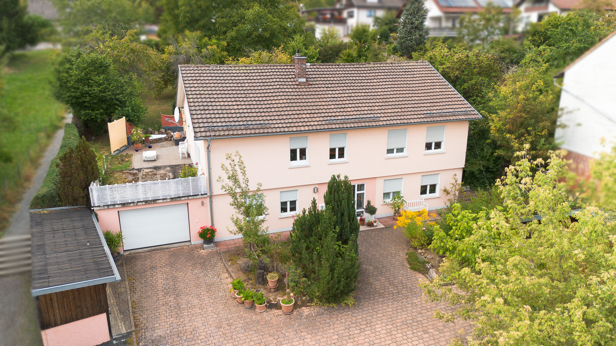 Oberelsbach: gepflegtes Einfamilienhaus mit großzügigem Gartenparadies