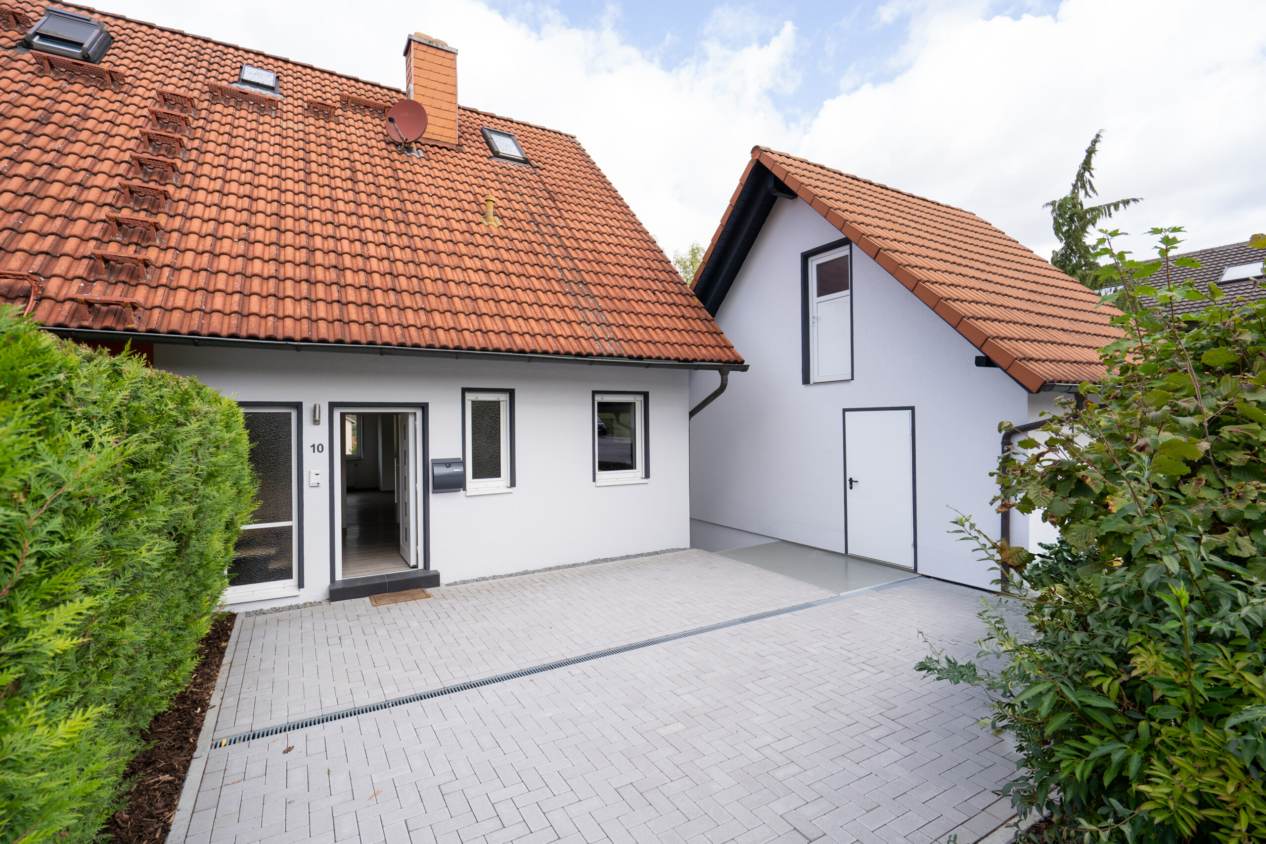 Mittelstreu: Charmante Doppelhaushälfte mit Garage und Garten