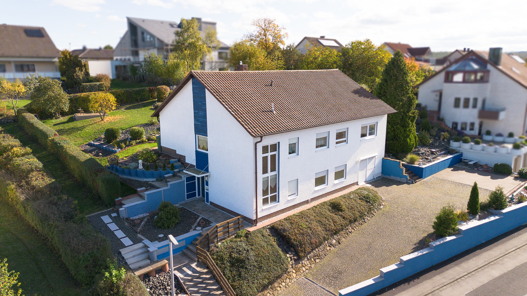 Großbardorf: Zweifamilienhaus mit großem Garten und Ausbaupotenzial – Ihr Zuhause mit Raum für Generationen