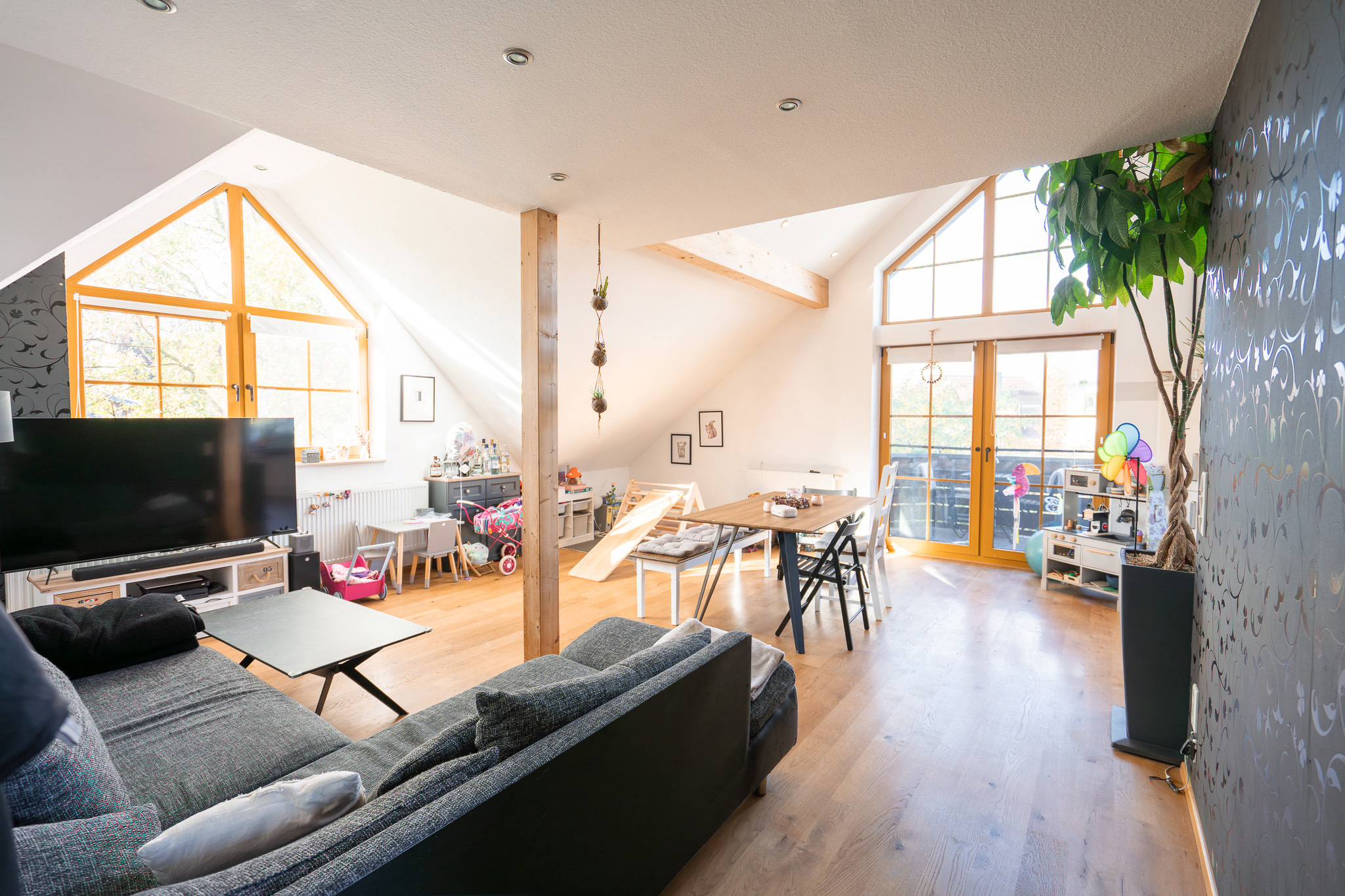 Euerbach: Helle Dachgeschosswohnung mit großem Garten zur Miete