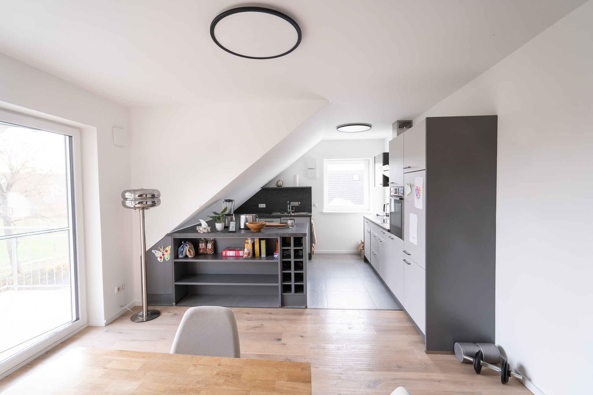 Burglauer: Moderne 4-Zimmer-Dach-Wohnung mit Balkon in Burglauer – KfW 40 Plus Standard