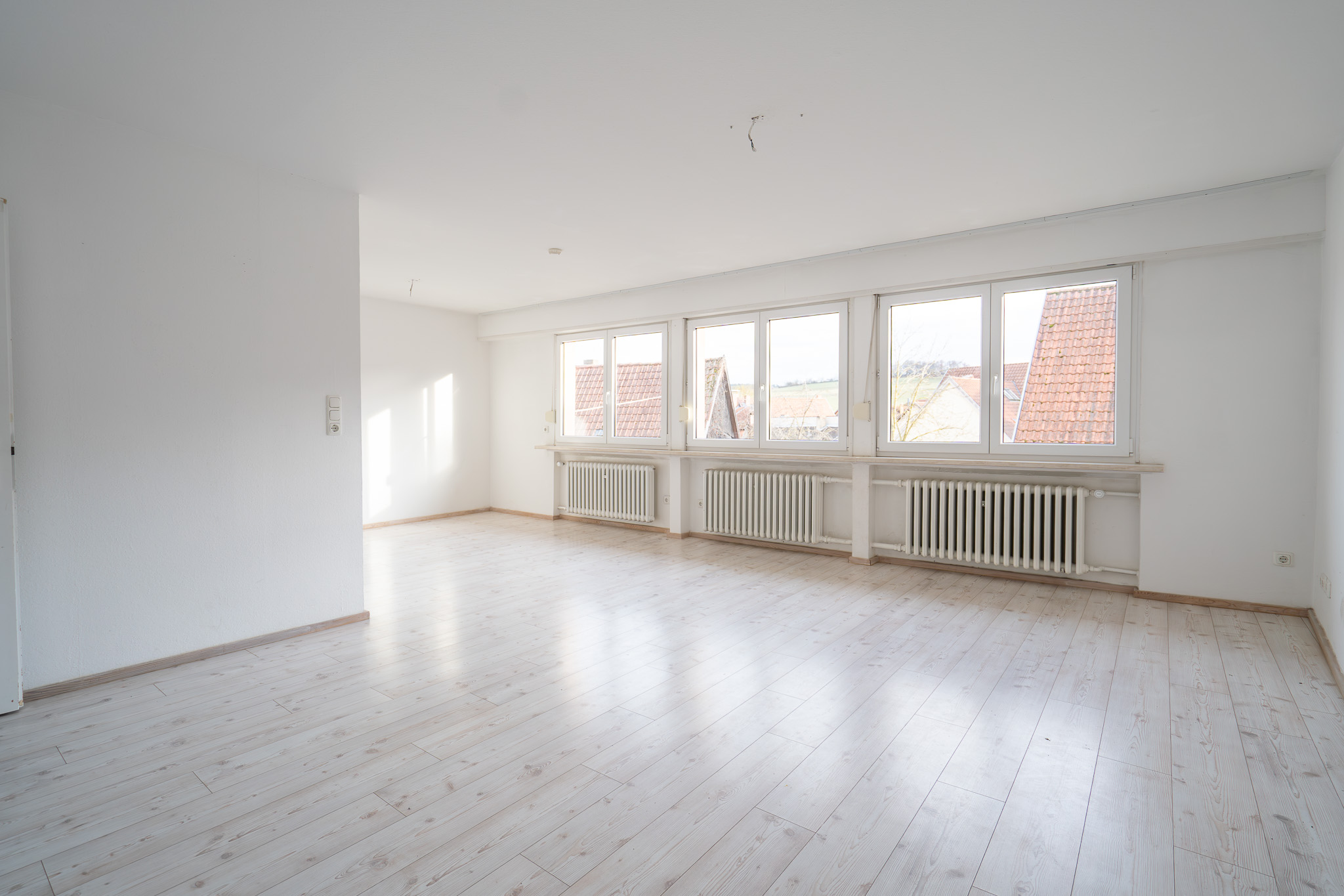 Ostheim vor der Rhön: Großzügige 3-Zimmer-Wohnung – ca. 110 m² mit Einbauküche & Stellplatz