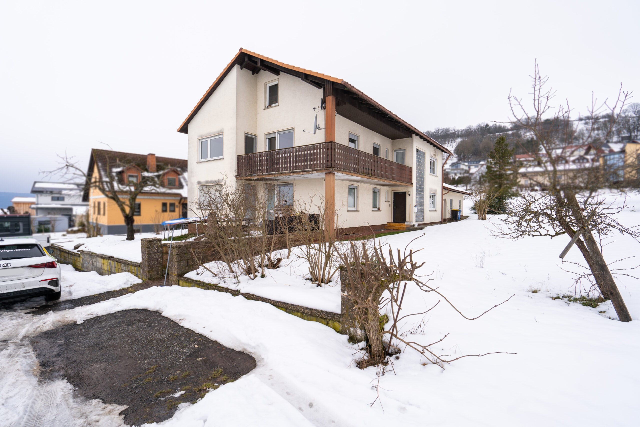 Oberelsbach: helle 5-Zimmerwohnung mit Balkon und Garage